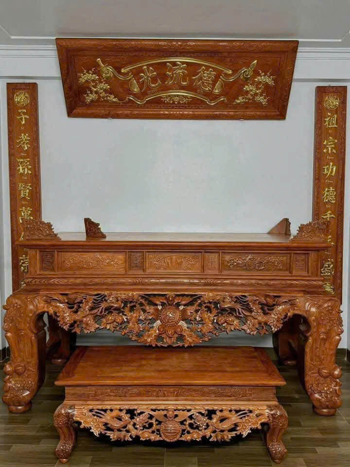 Bàn Thờ Đứng Gỗ Tự Nhiên – Trang Nghiêm, Bền Đẹp Theo Thời Gian